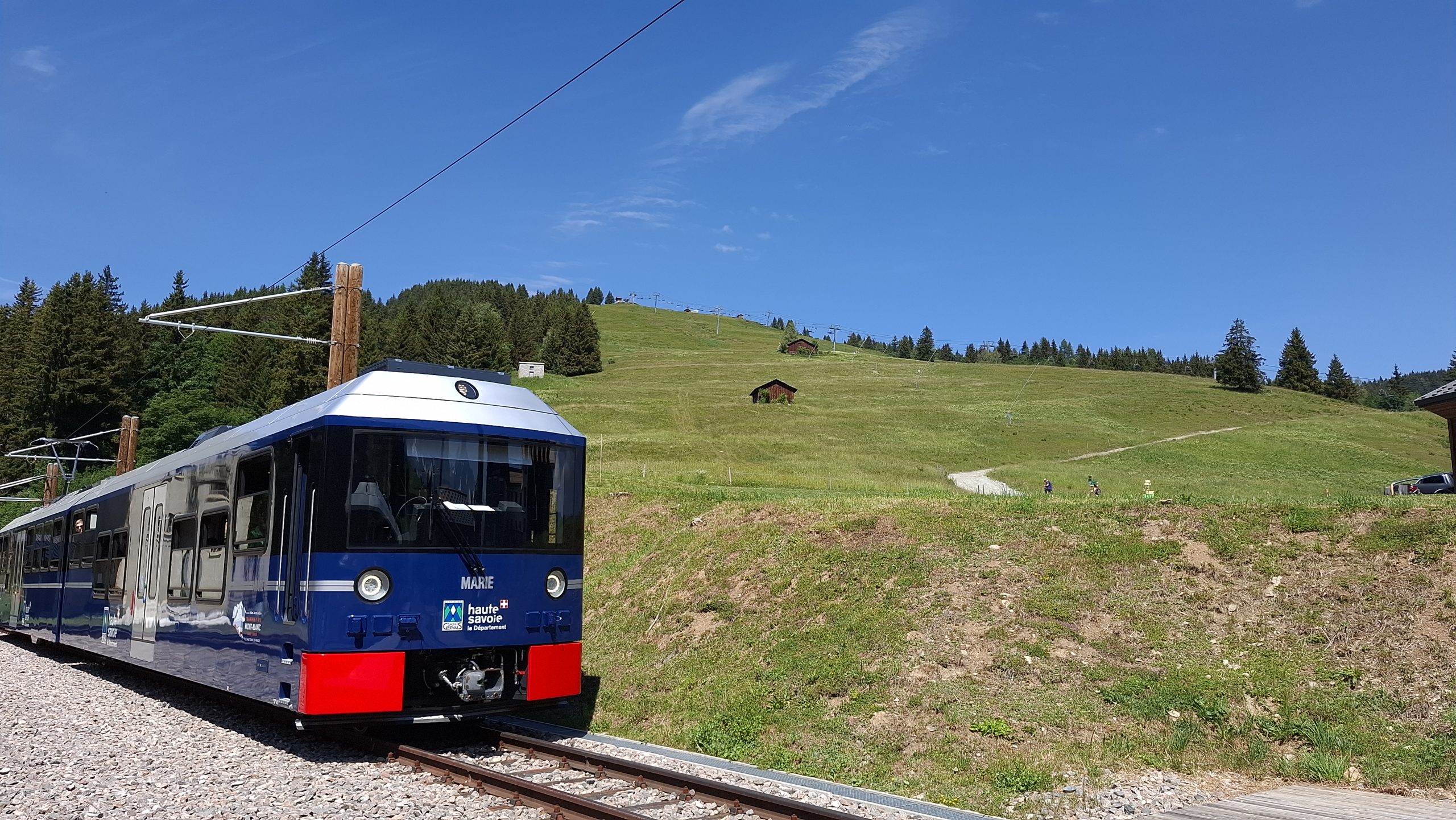 Tramway du Mont-Blanc arrivée en gare du Col de Voza